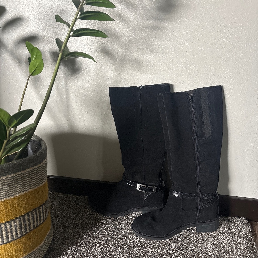 Clark’s women’s tall boots 8.5 wide width large calf black suede